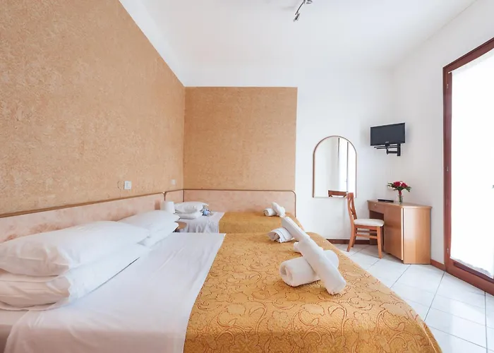 Regina E Ristorante Hotell 3*